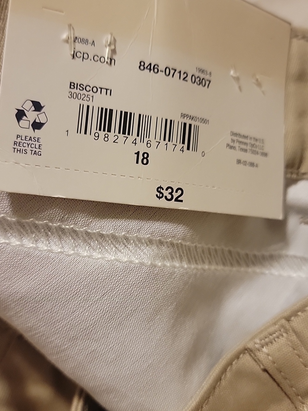 NWT Size 18 Women Bermuda Shorts in Light Khaki - "Secretly Slender" Tag - Picture 6 of 7